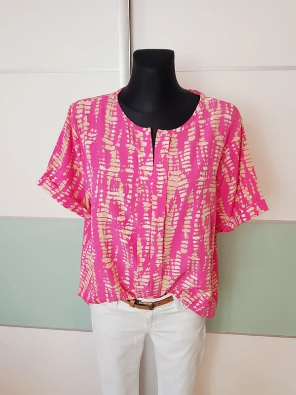 Mannequin clothing photography — doesn't show real fit on a body